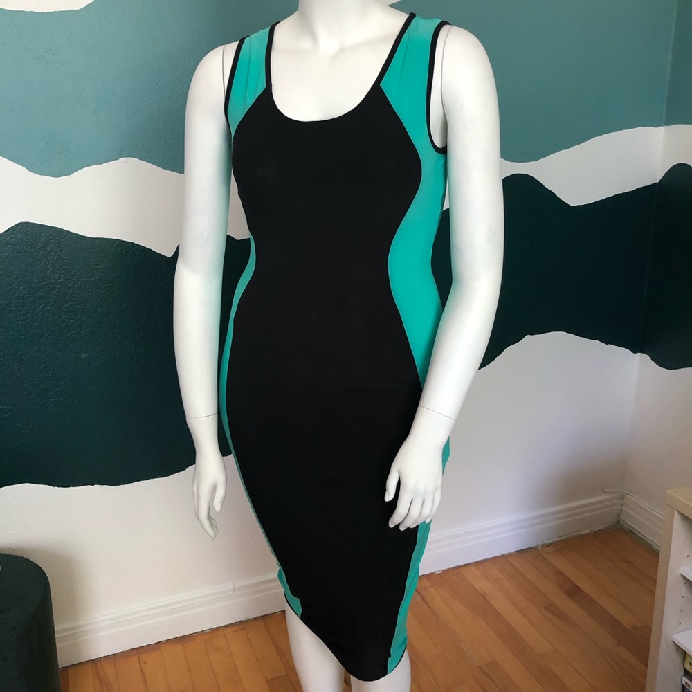 2/15$ BRAND NEW - Illusion dress in Mint